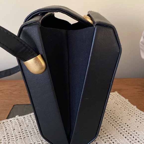 Andre’ Vintage Black Faux Leather cross Body Bag Gold Hardware - Picture 7 of 12